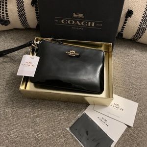 COACH BLACK PATENT  WRISTLET IN BOX NEW WITH TAGS